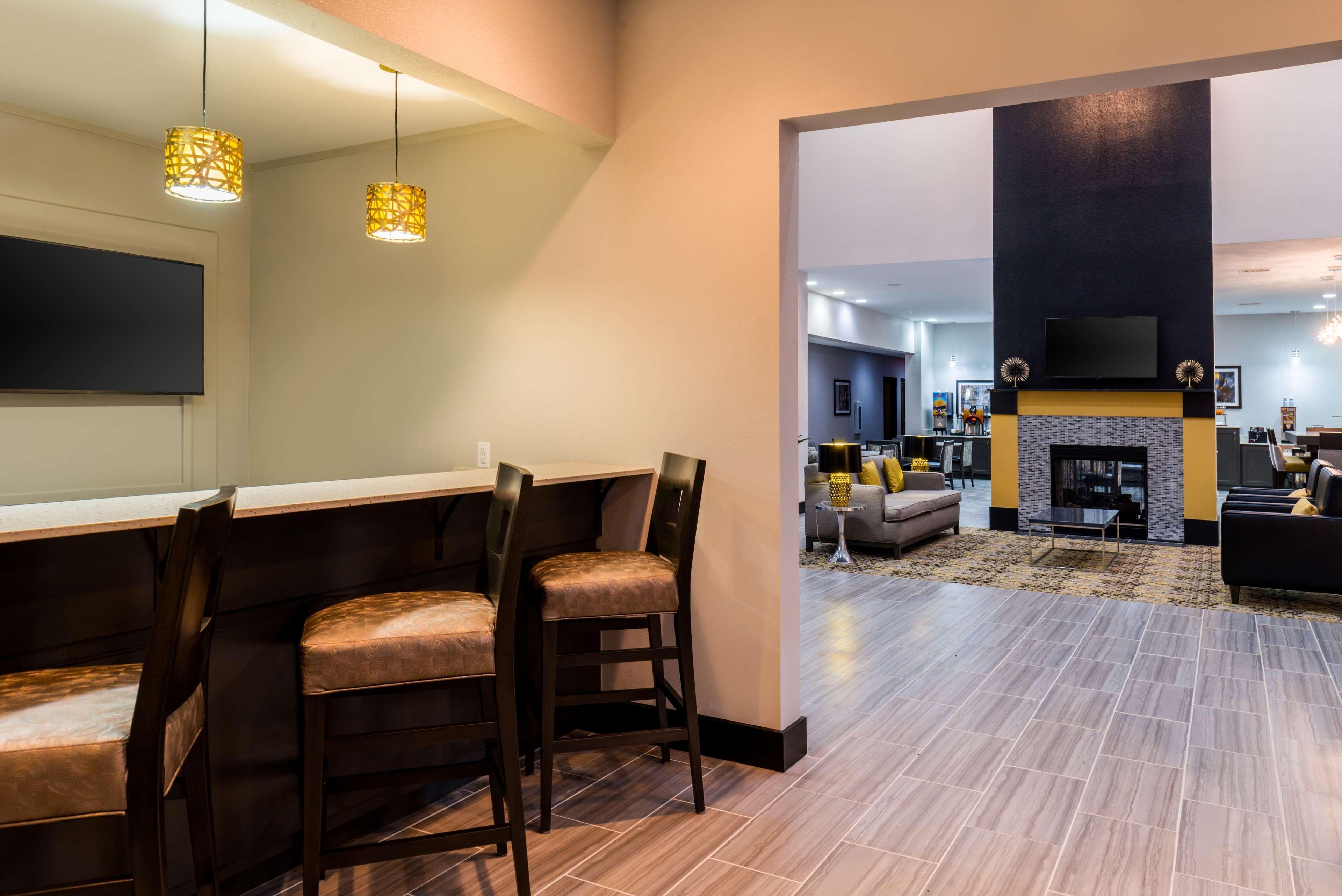 Best Western Plus Regency Park Walker Экстерьер фото